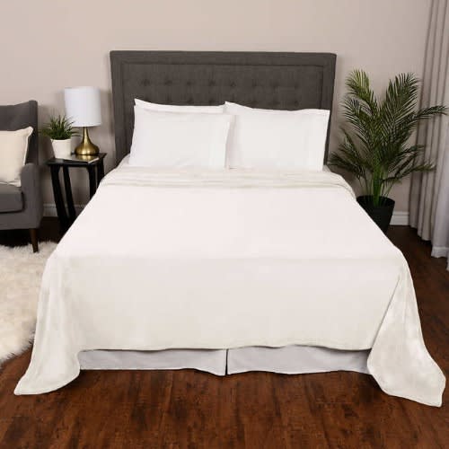 Kirkland queen plush blanket clearance