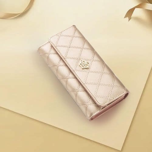 Fashionable clutches shop