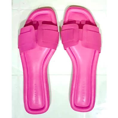 Female hermes slippers store