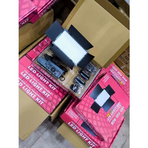 Led600 Rgb Professional Photo & Video Led Light Kit Varicolor  2battery+changer Dock+stand - View 3