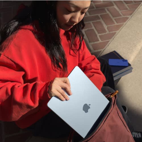 Macbook Air 13" (2025) – M4 Chip- 512GB SSD/16GB RAM – Ultra-light- Ultra-fast - View 5