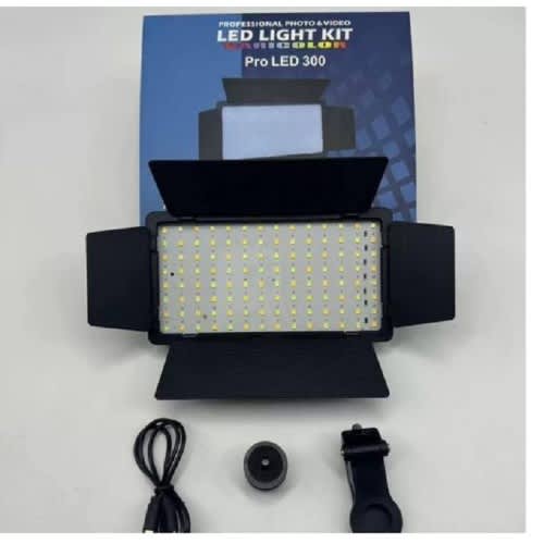 Professional Photo & Video Pro Led 300 Light Kit