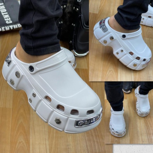 Unisex Crocs Sandals - Size 8
