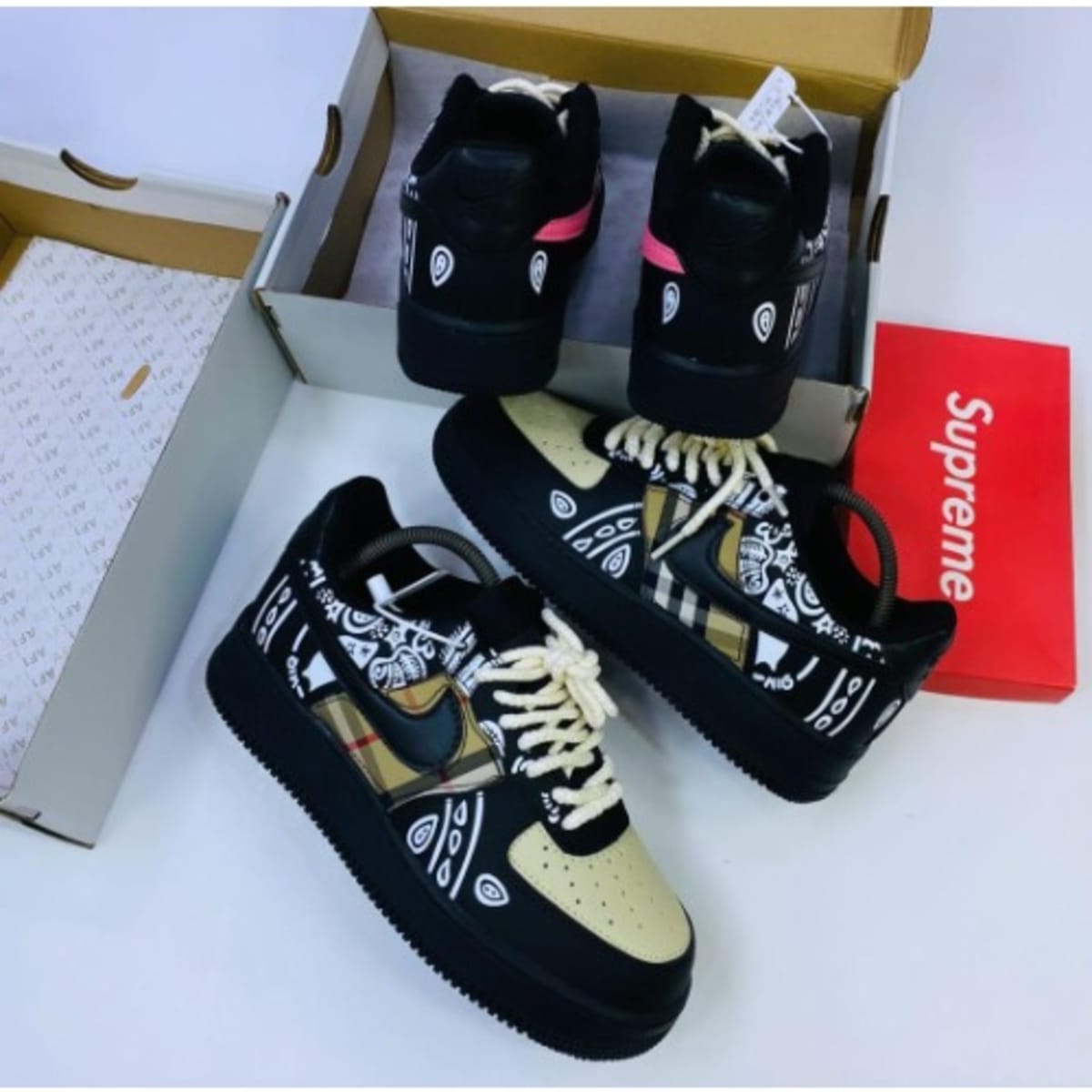 Supreme sneaker outlet
