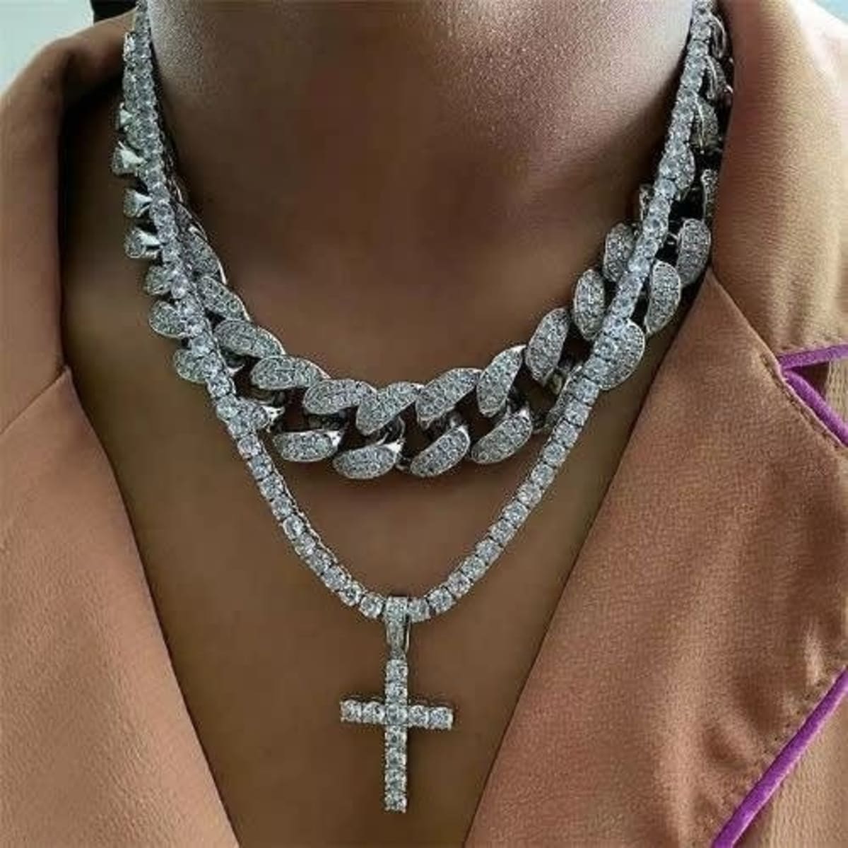 Chain pendant discount online shopping