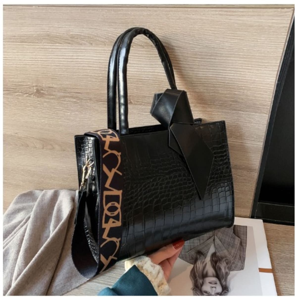 Crocodile Print Fashion Handbag Black