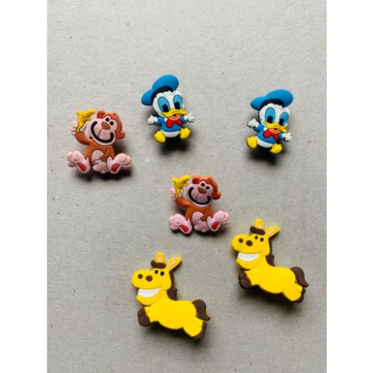 Looney tunes 2025 croc charms