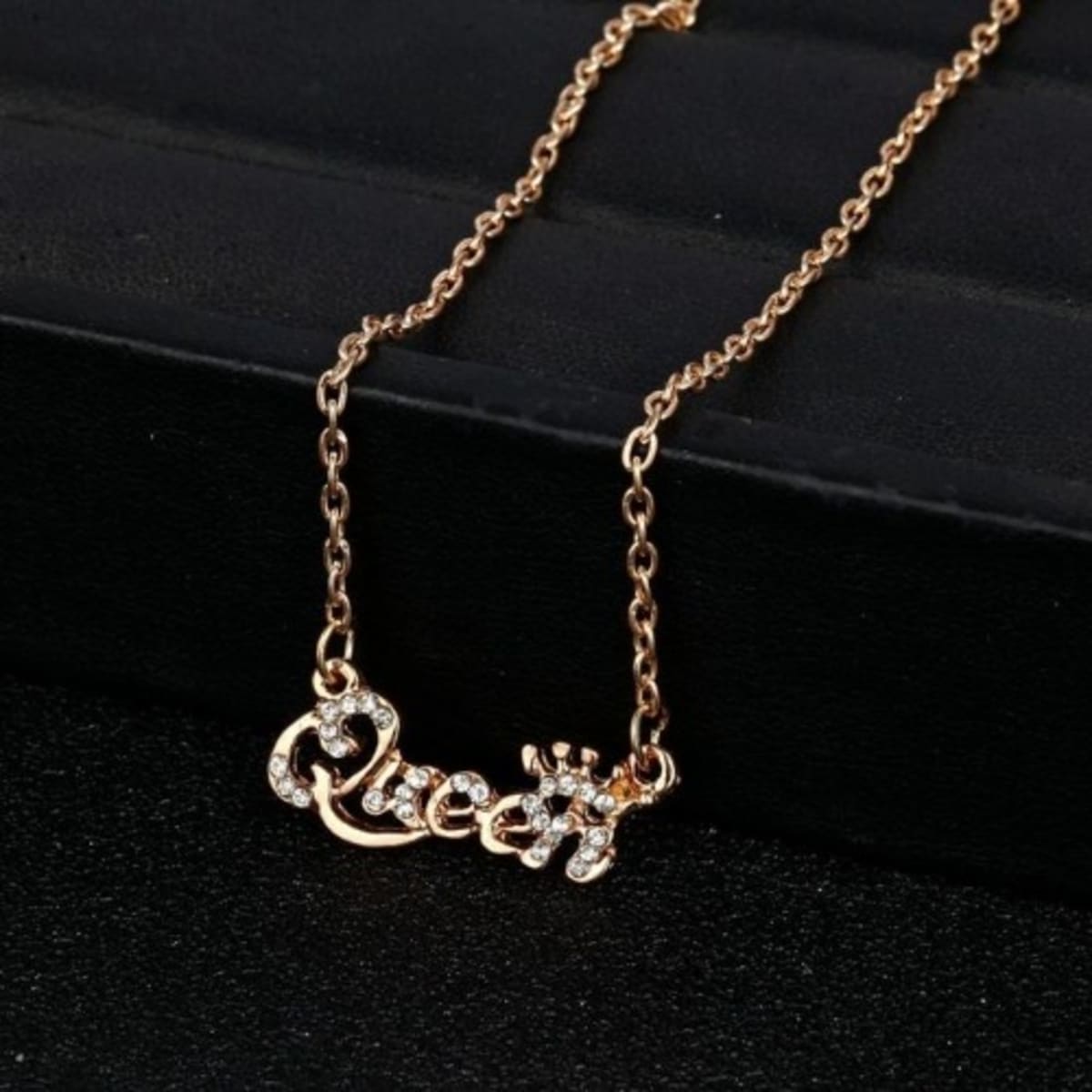 Queen sales locket gold