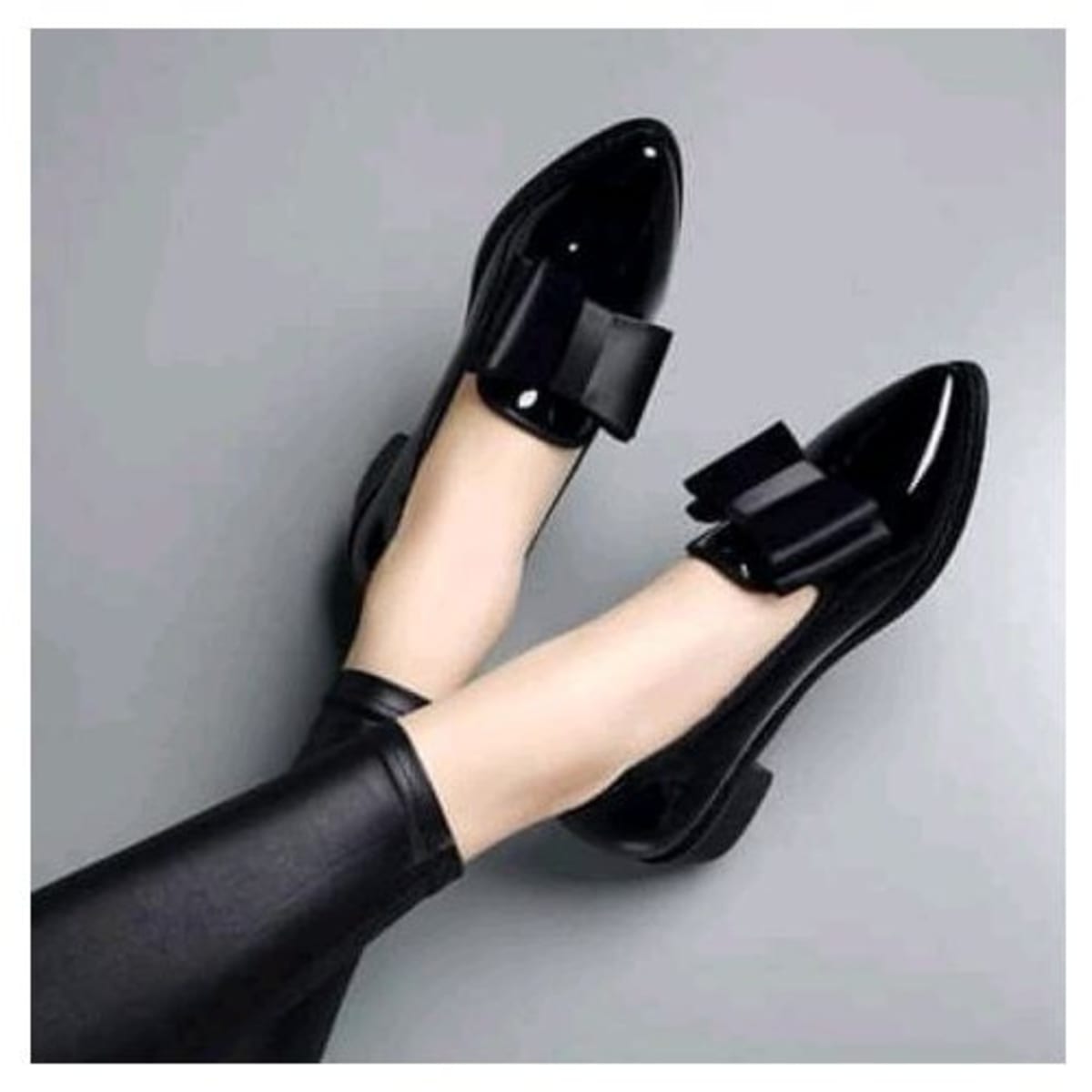 Ladies Flat Shoe - Glossy Black