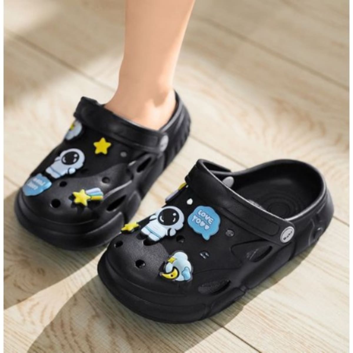 Boys crocs size discount 5
