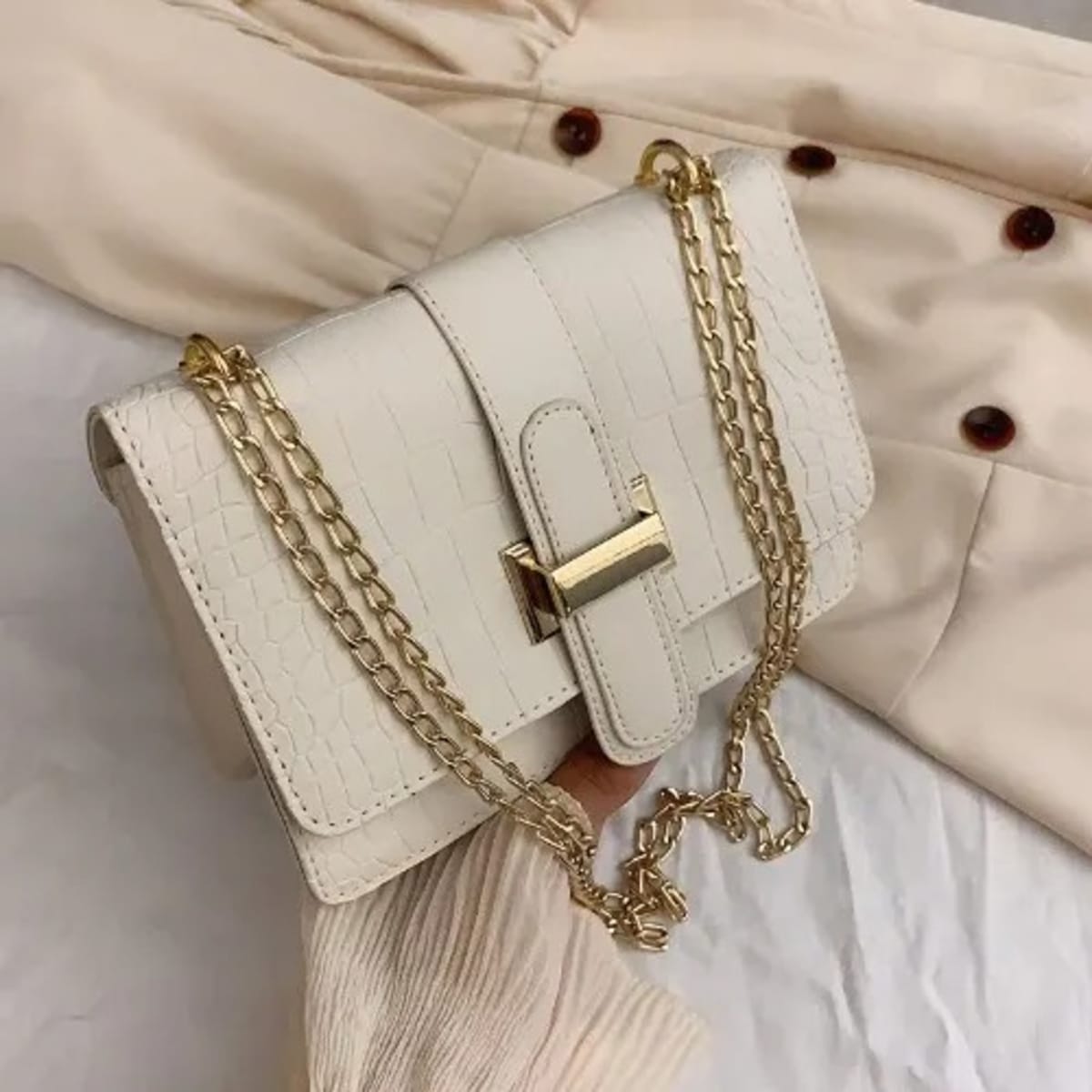 Ladies white shoulder bags top
