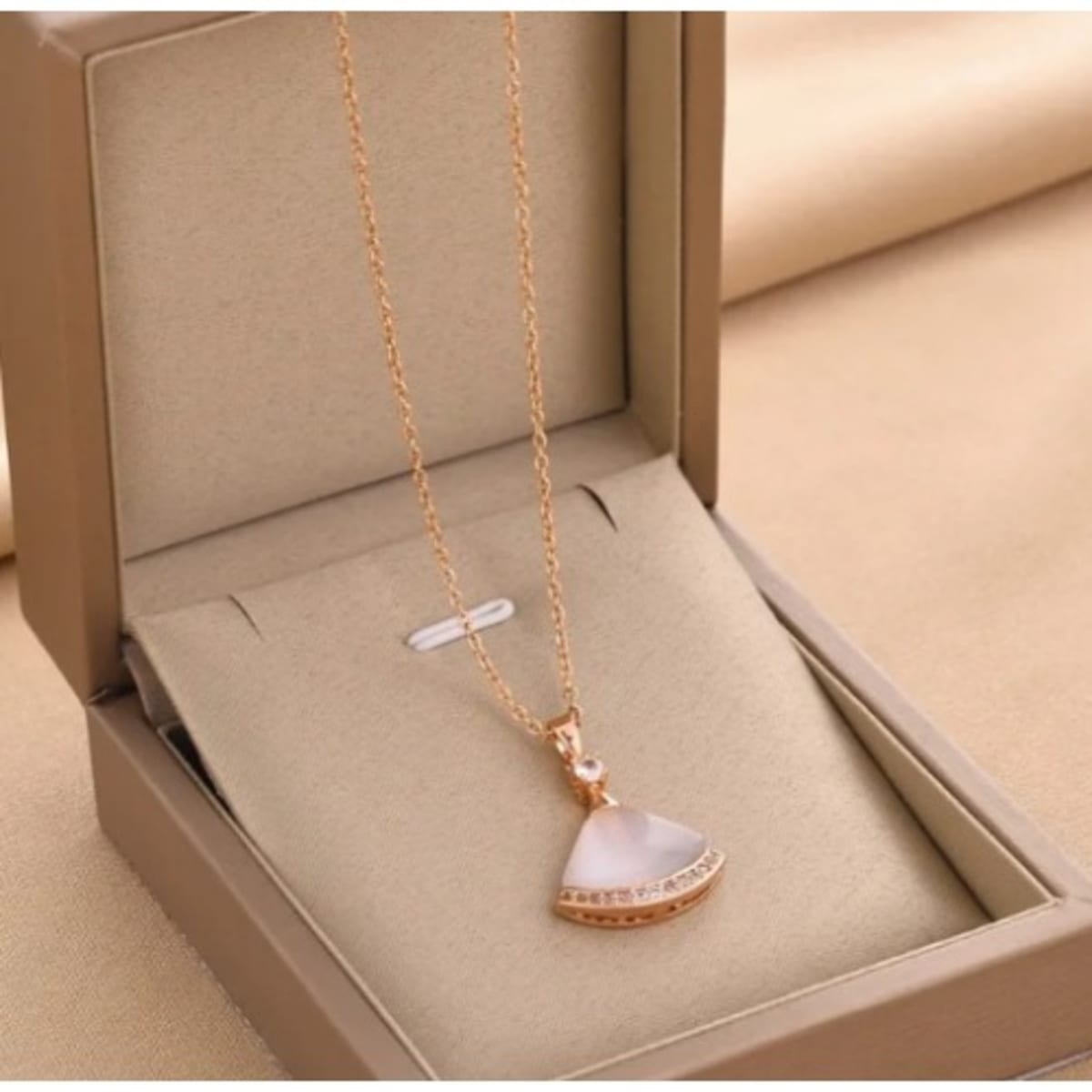 Womens outlet pendant necklace