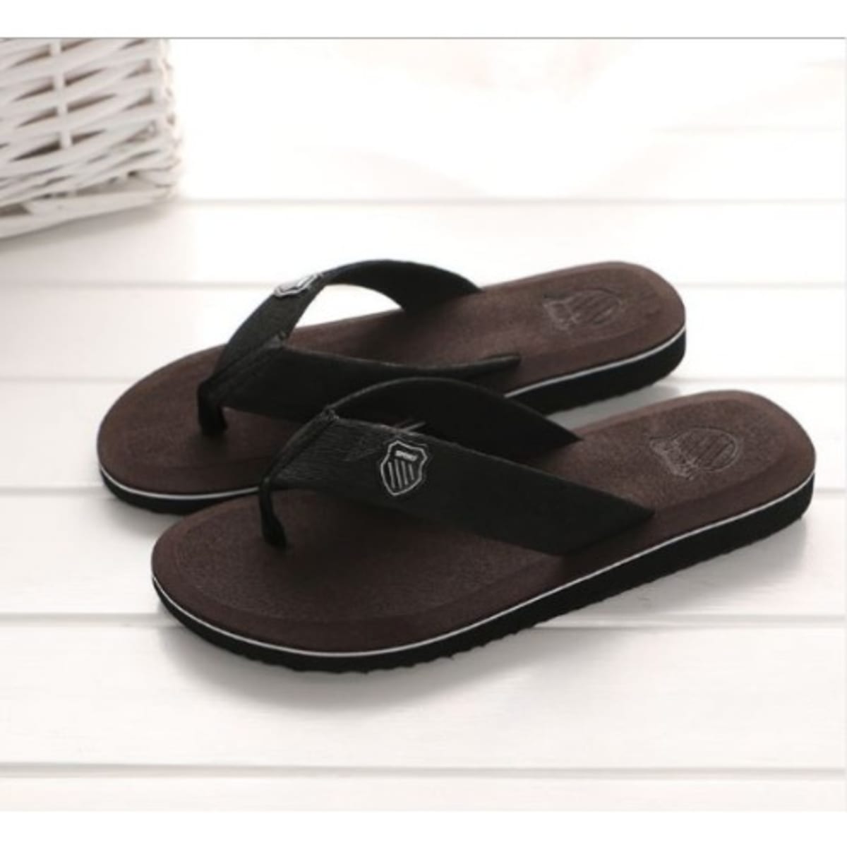 Wholesale Beach fashion men's slippers casual leather summer flip