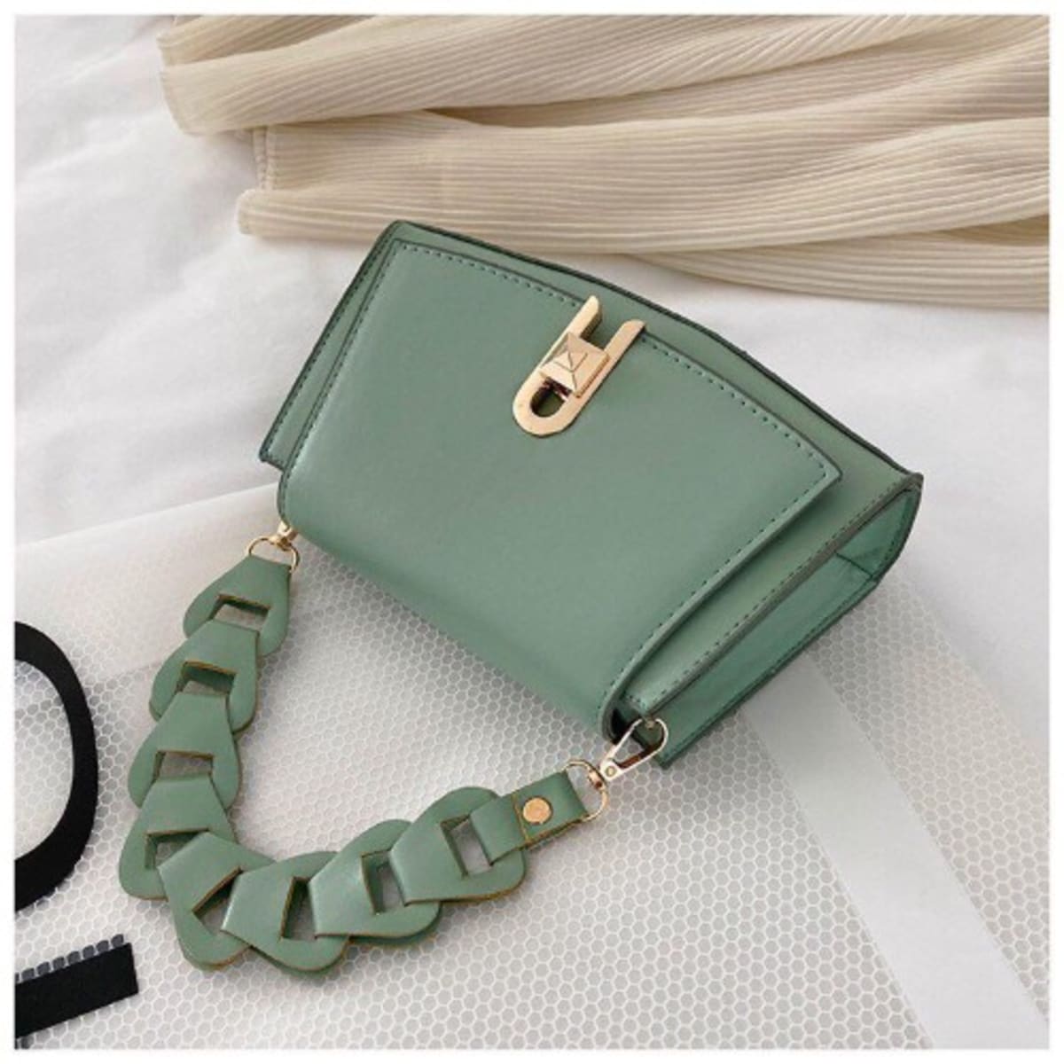Ladies purse with discount lock