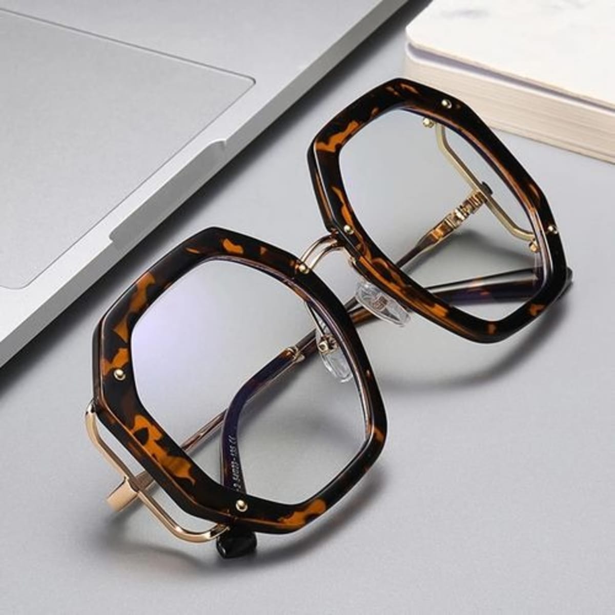 Fashion glasses online case