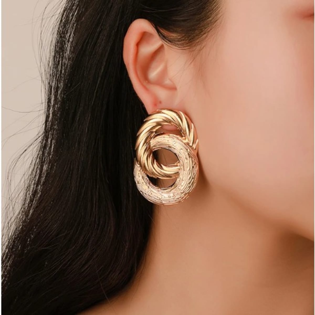 Share 171+ big gold chandelier earrings best seven.edu.vn