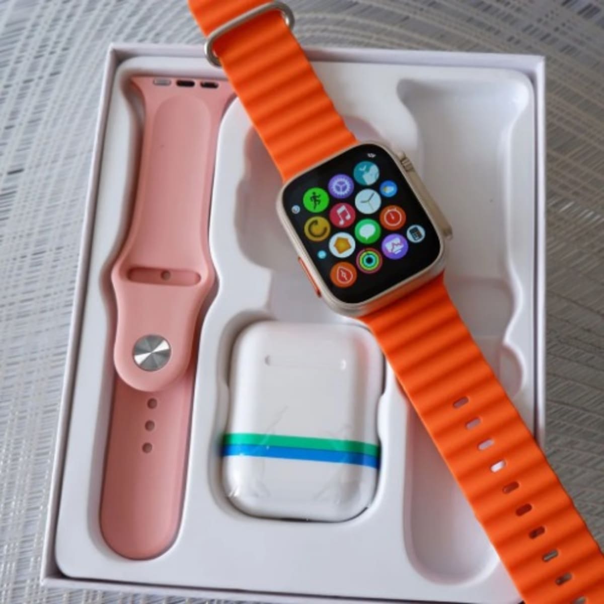 Smartwatch with on sale free bluetooth earphone