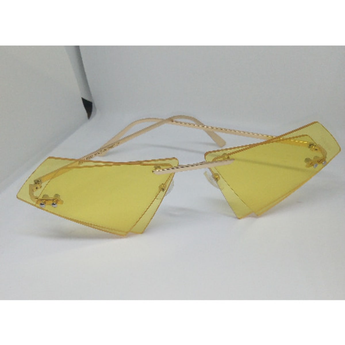 Triangle lens sunglasses top