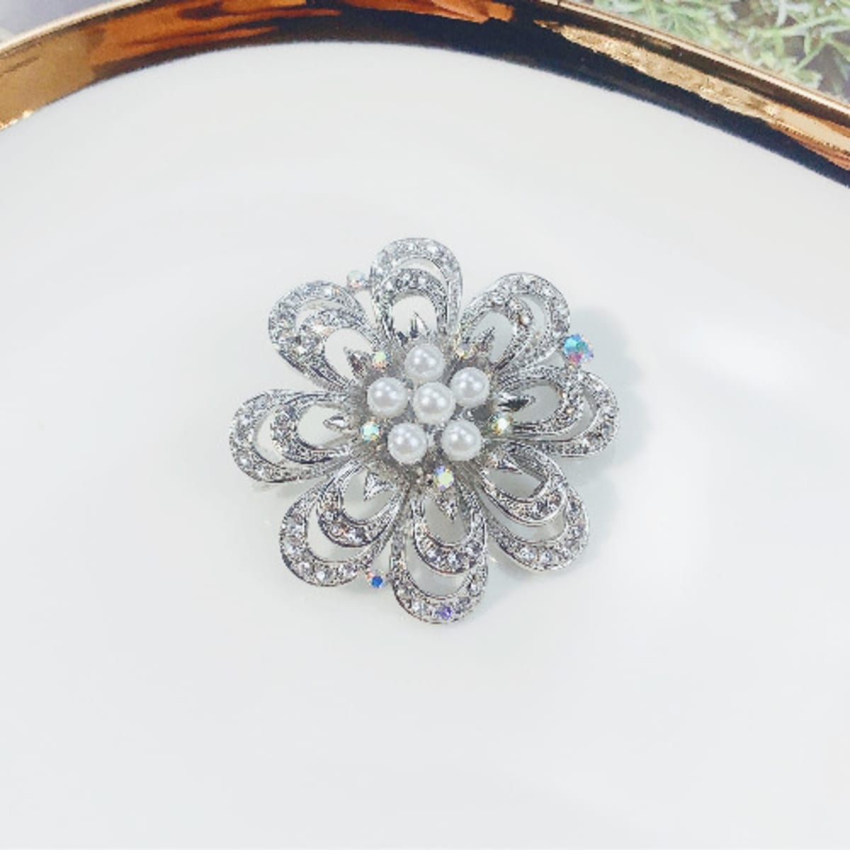Female brooch hot sale
