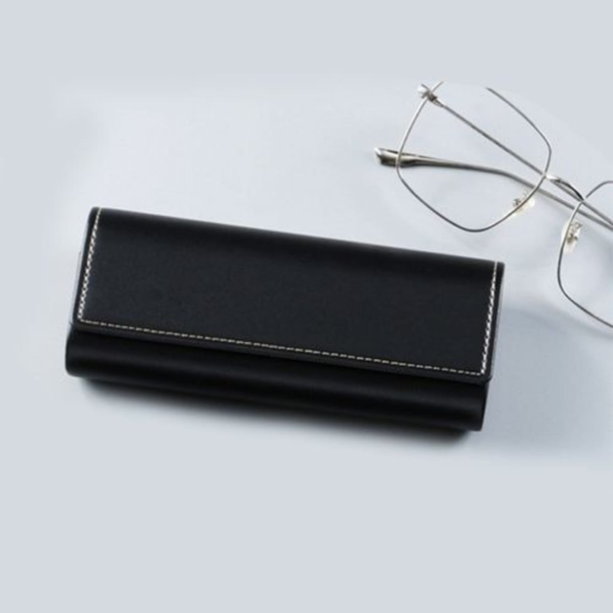Lightweight hot sale sunglasses case