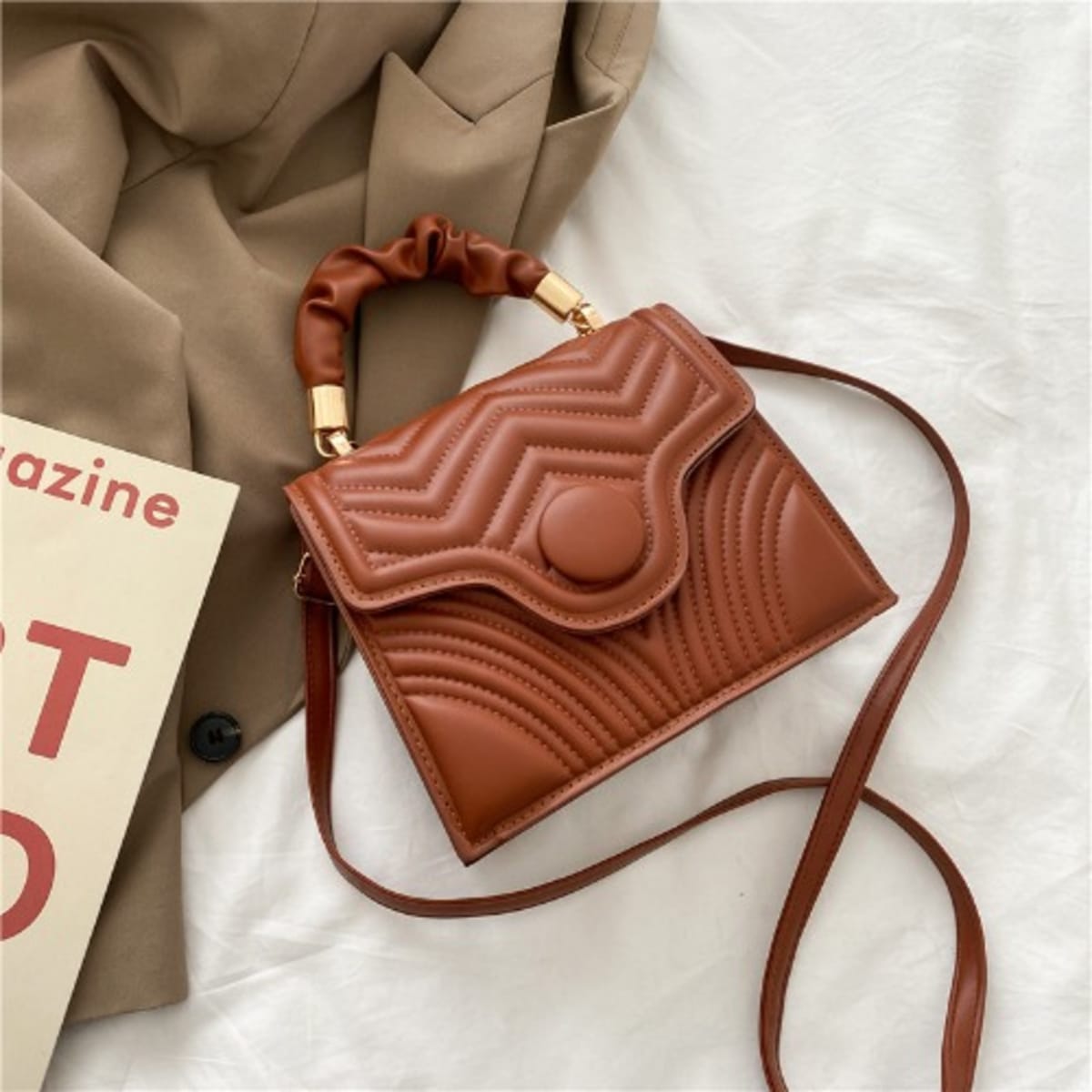 Fashionable handbag discount
