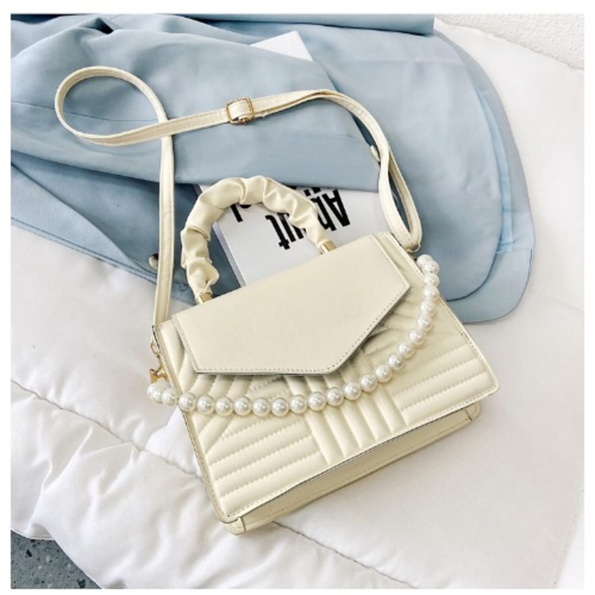 Buy 320x170x320mm White Twisted Handle Bag Online | Takeaway Packaging