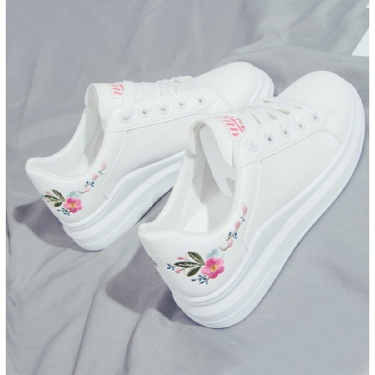 Female sneakers on sales konga