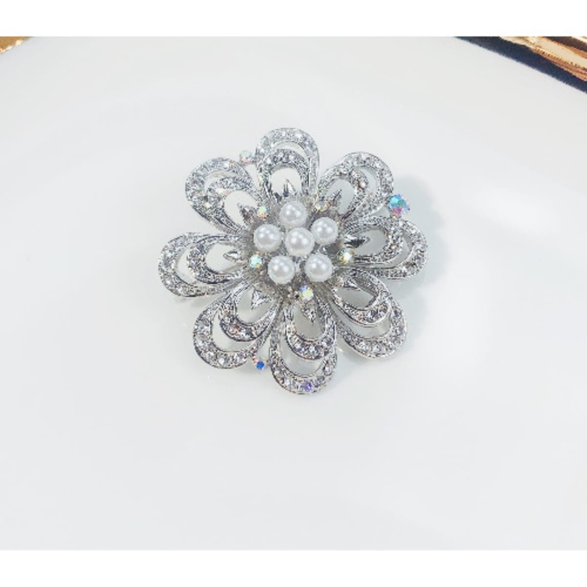 Female brooch deals