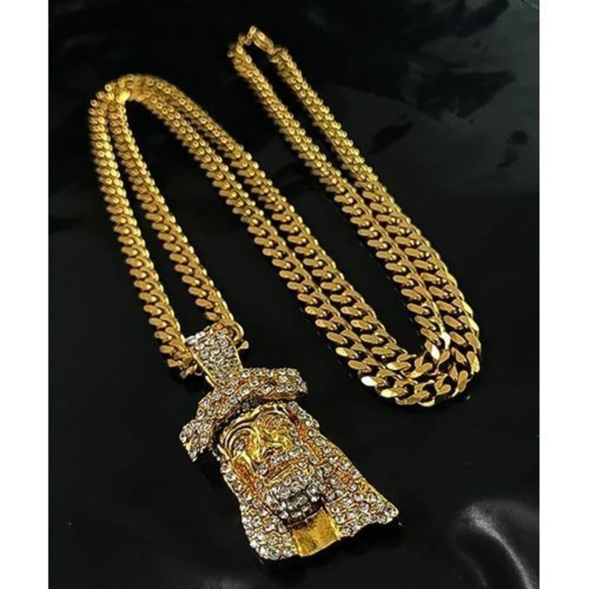 Gold cuban link hotsell chain jesus piece
