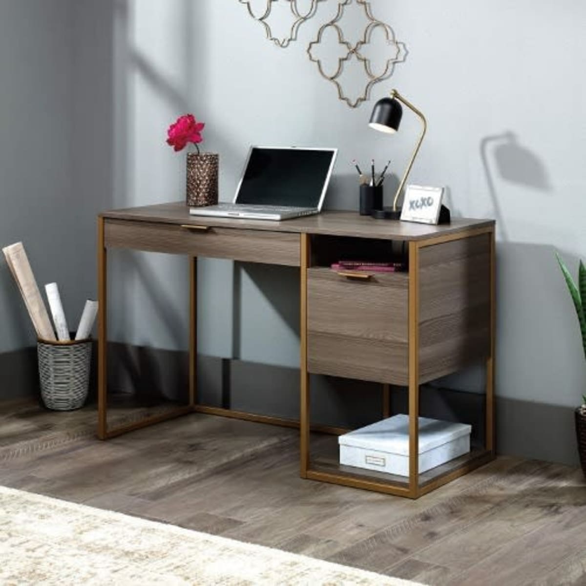 B and deals q computer desk