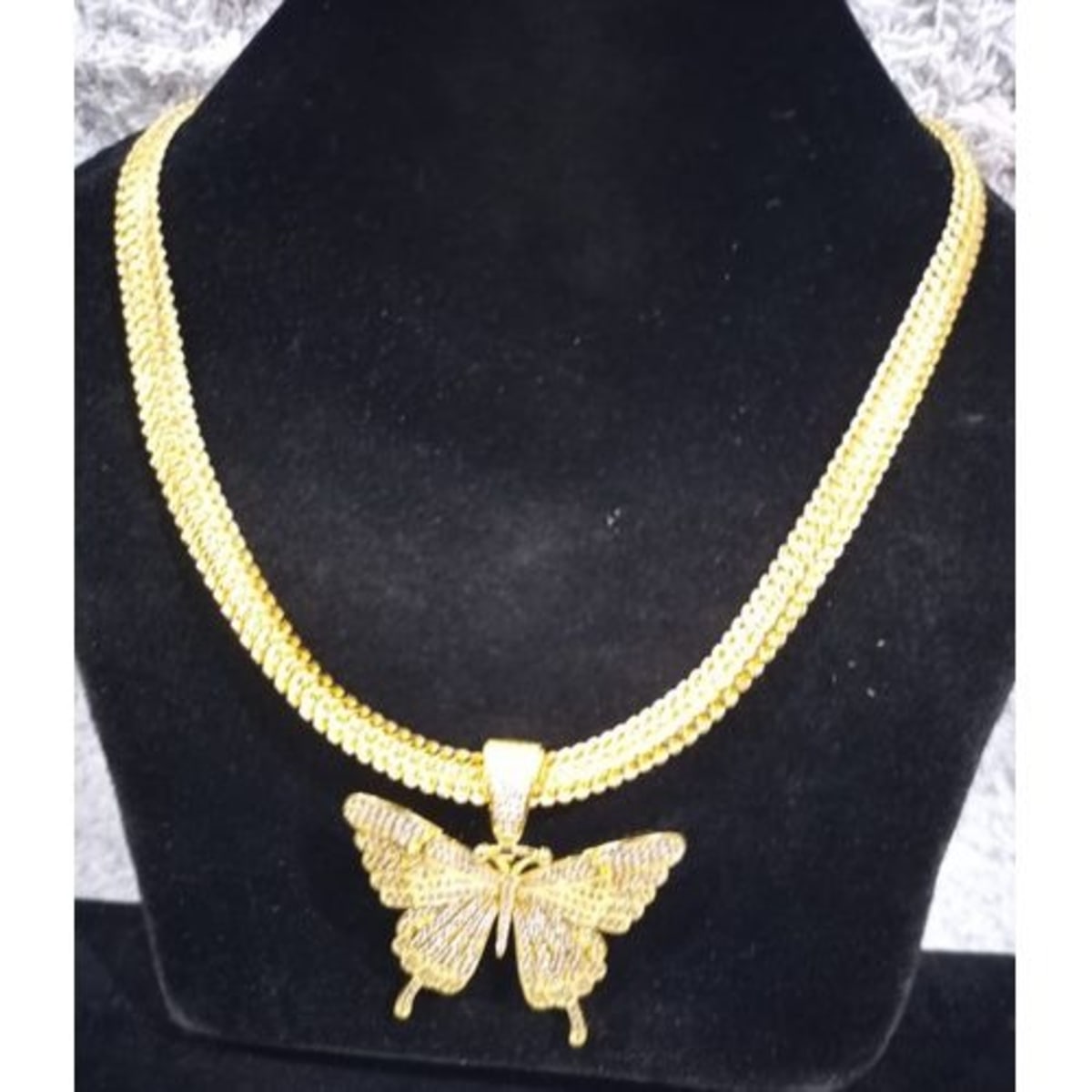 Thick butterfly deals necklace