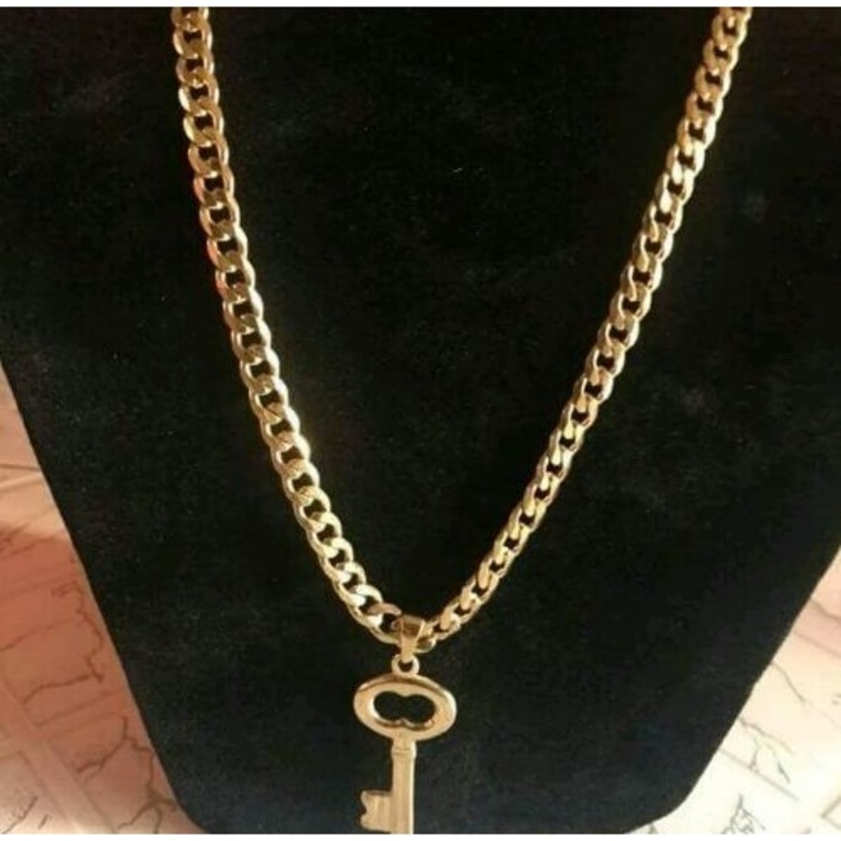 Key store pendant men