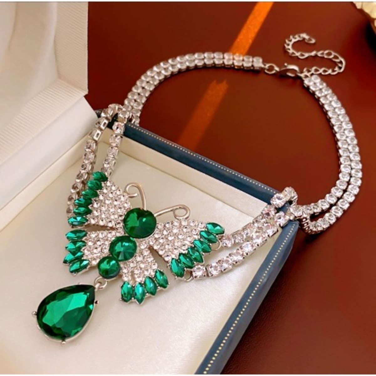 Trendy statement necklaces store