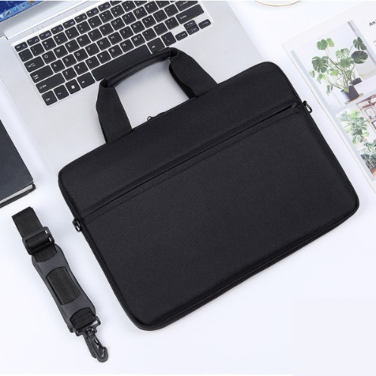 Slim laptop 2024 messenger bag