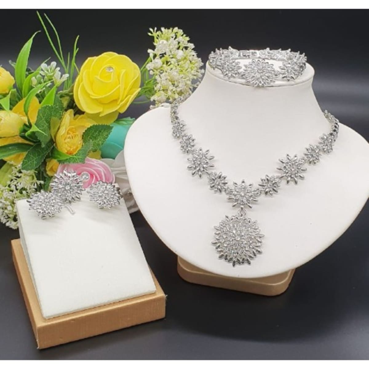 Necklace earring and bracelet set hot sale