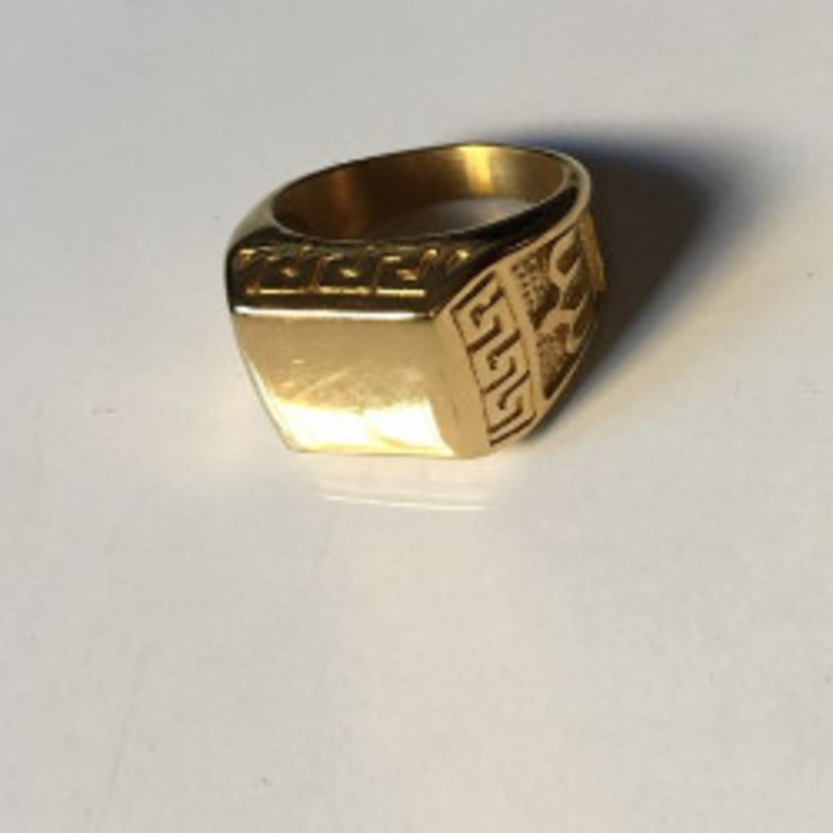 Gold ring discount in index finger