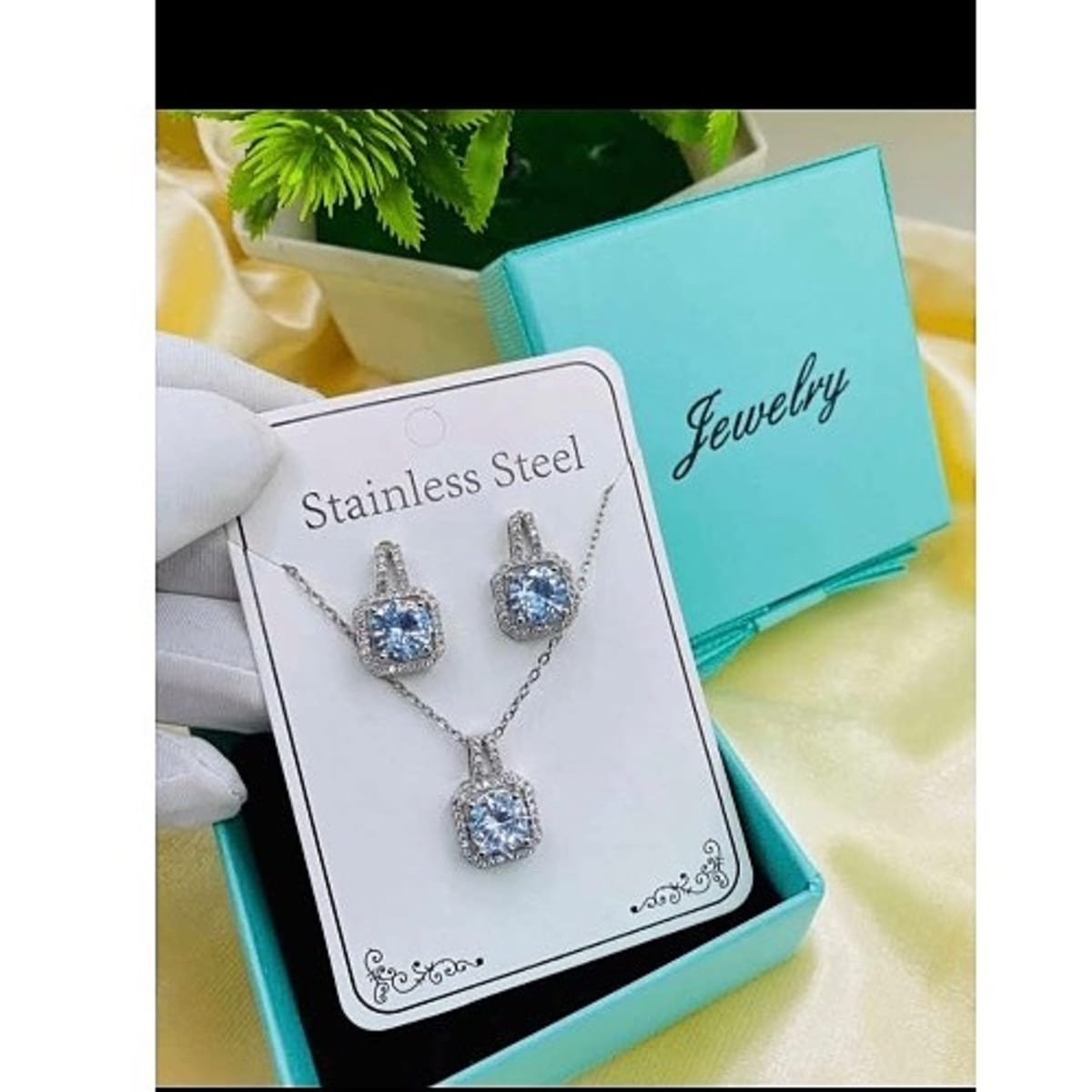 Genuine crystal 18 pendant store and earring set