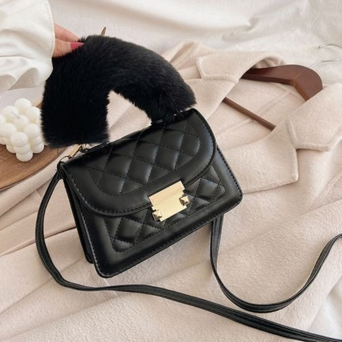 Female outlet hand purse