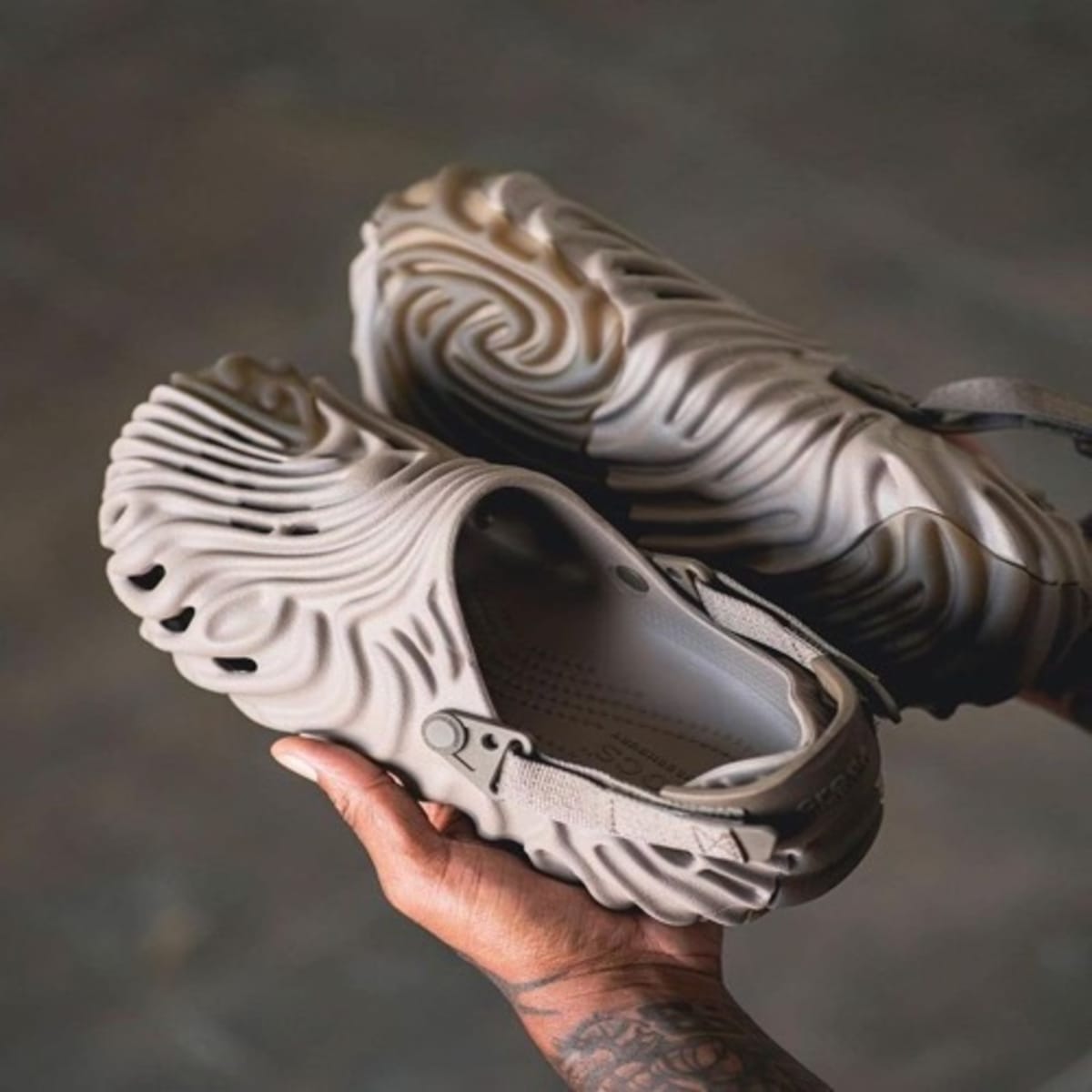Yeezy crocs precio cheap