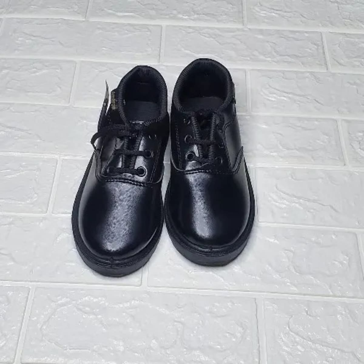 Relaxo black school shoes top