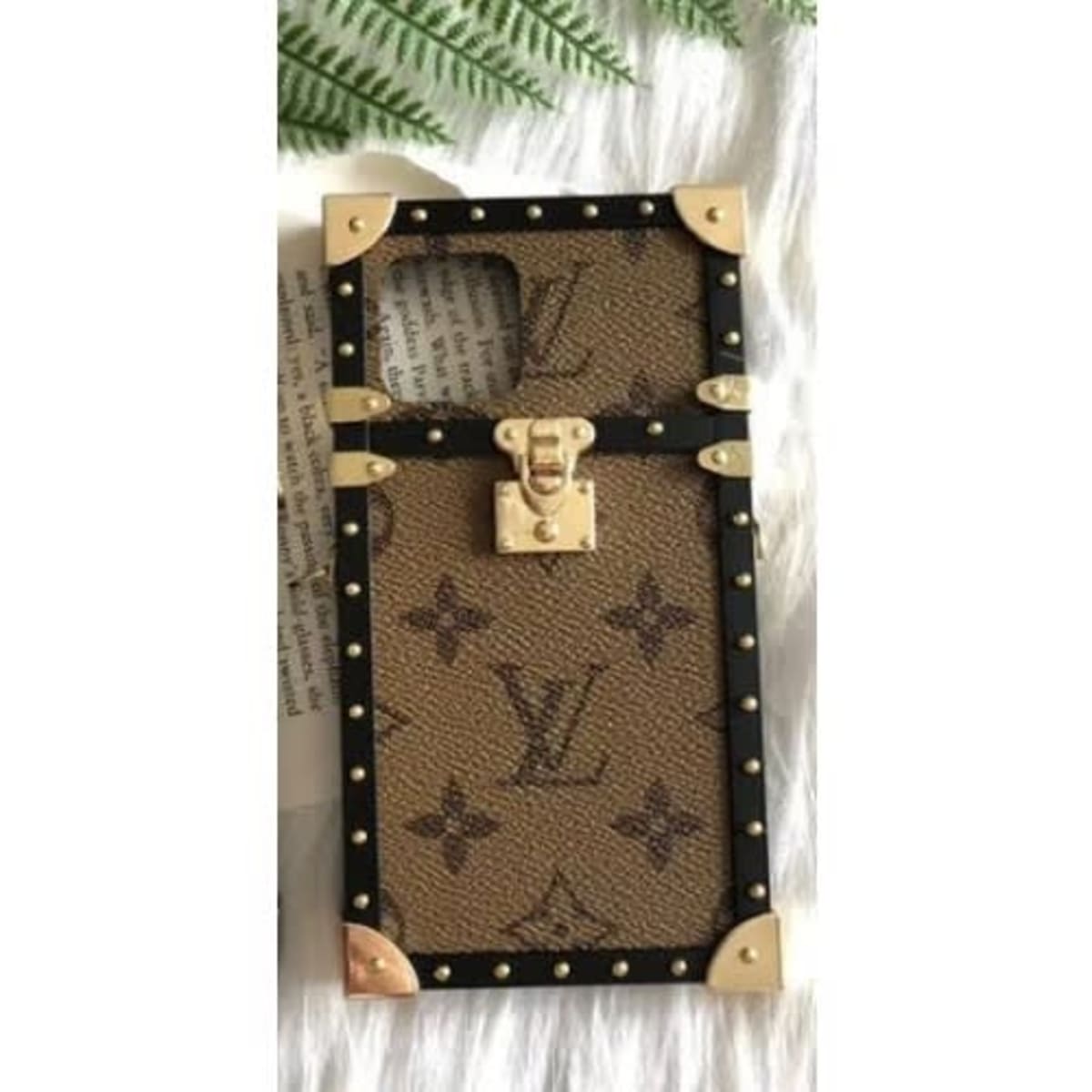 Black Trendy Phone Case Louis Vuitton 11 12 13 14 PRO  PRO MAX  The Best  Store For Luxe Phone Cases