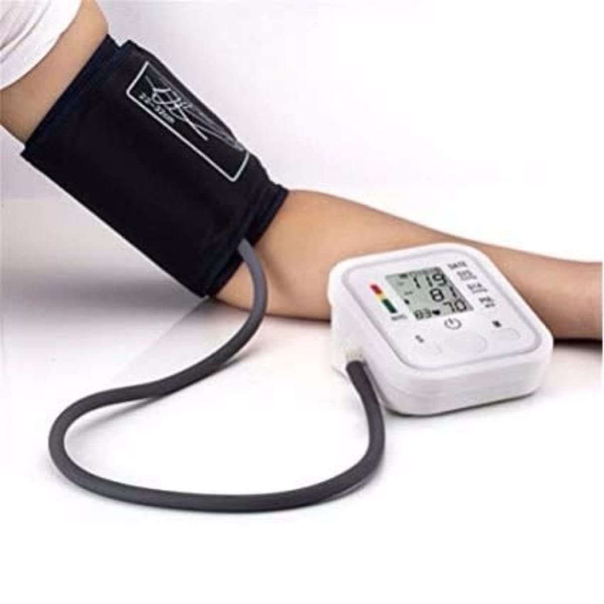 Upper arm outlet blood pressure monitor