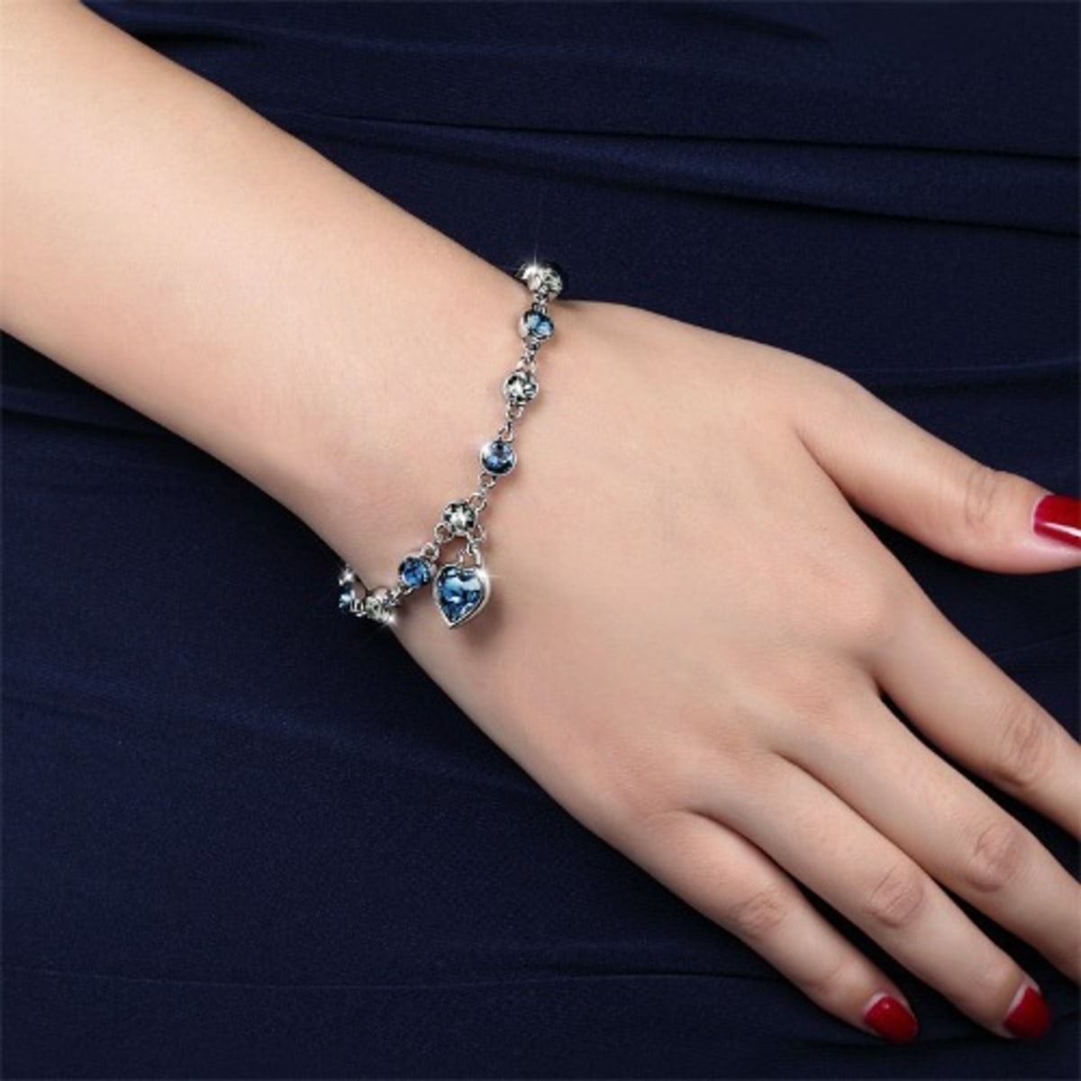 Ladies hot sale heart bracelet