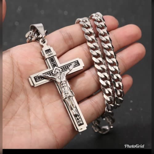 Jesus crucifix cross clearance necklace