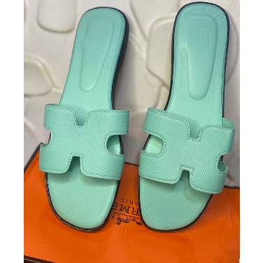 Hermes female on sale slippers