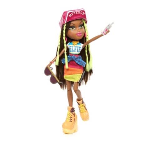 Bratz doll cloe selfie snaps 2025