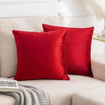 Red throw 2024 pillows