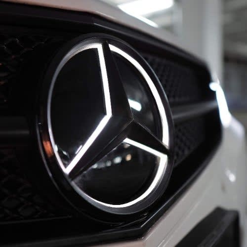 Mercedes benz 2024 front emblem light