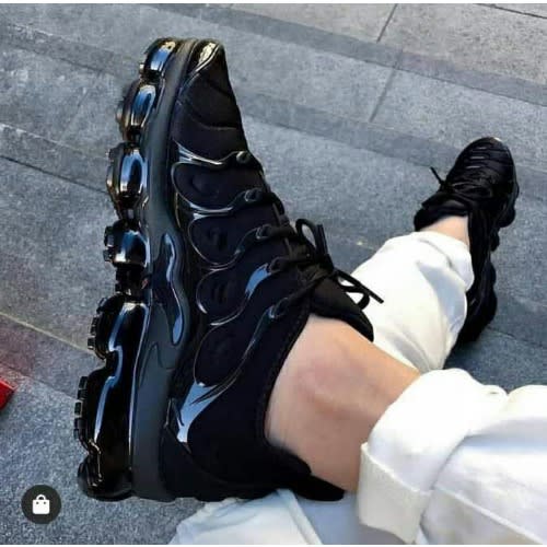 Sneakers on konga