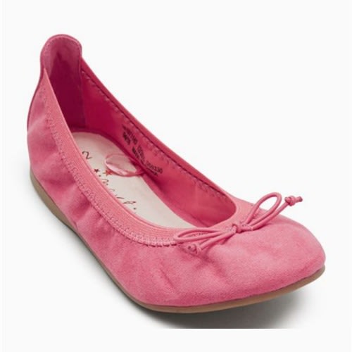 girls pink pumps